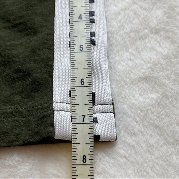 Victoria’s Secret Pink Dark Green Graphic T-Shirt Size XS - Picture 11 of 11